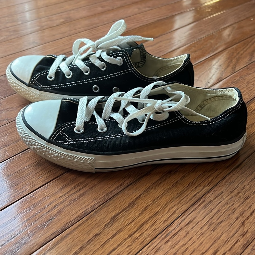 Youth Low Top Converse. Size Y3